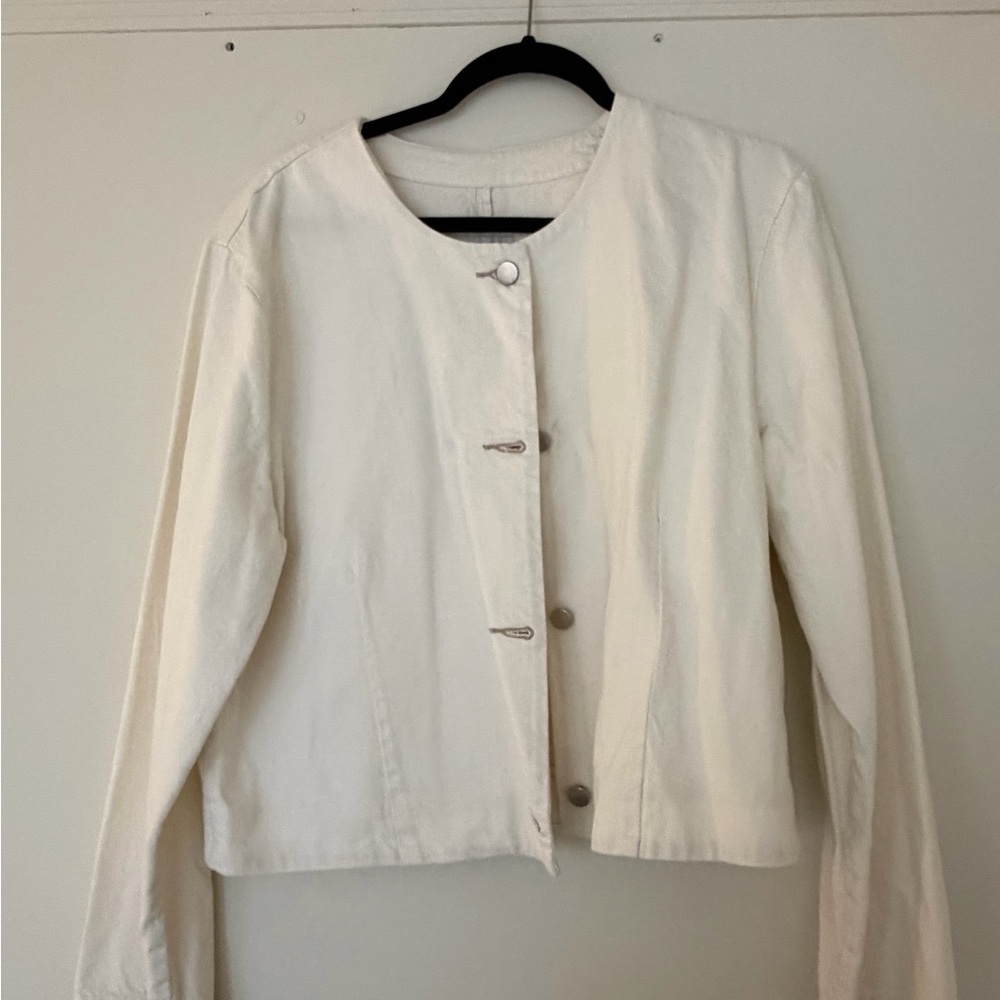White collarless jacket